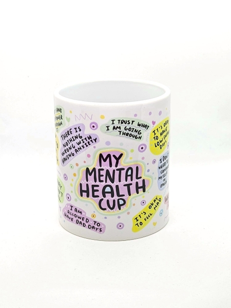 Weiße Keramiktasse mit farbenfrohem Design und der Aufschrift „My Mental Health Cup“. Die Tasse ist mit positiven und motivierenden Affirmationen wie „I am allowed to have bad days“ und „There is nothing wrong with having anxiety“ verziert. Ideal als Gesc